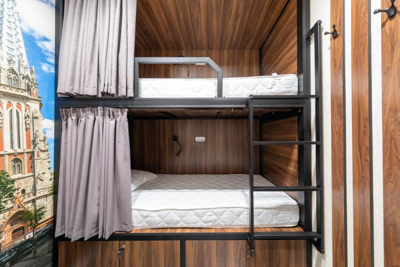 Misto Capsule Hotel Kiev Exterior foto