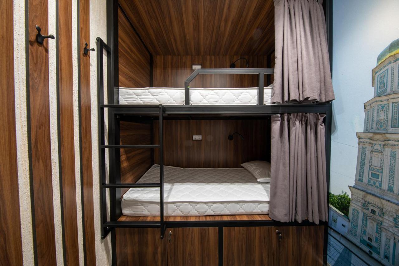 Misto Capsule Hotel Kiev Exterior foto