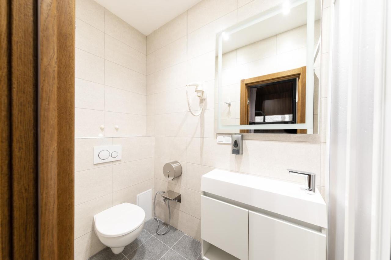 Misto Capsule Hotel Kiev Exterior foto